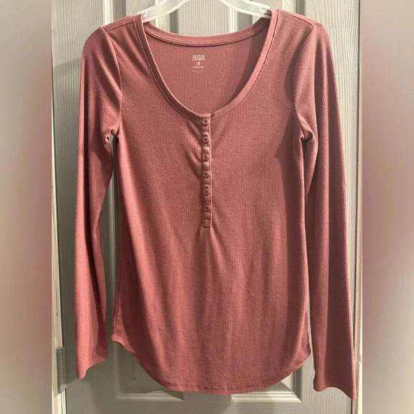 Ana long sleeve Henley button up top with rounded bottom & neck in mauve Size XS - Picture 1 of 7